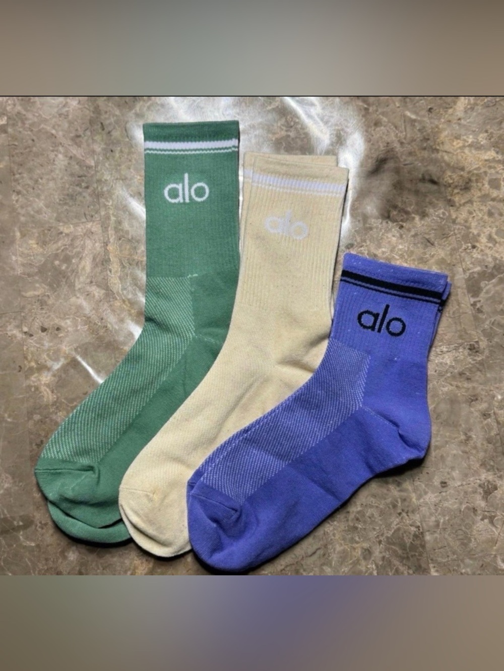 New Women’s Alo Socks 
Packaging states size Large but they fit sizes 6-11 - Picture 2 of 3